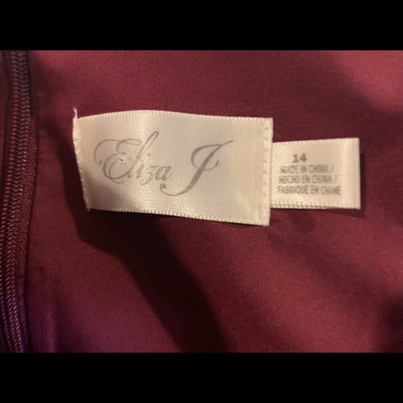 Long burgundy formal - Picture 3 of 6